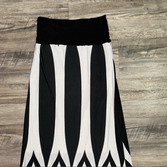 Love Culture Black and White Chevron Pattern Bold Long Maxi Skirt size Large - Picture 3 of 11